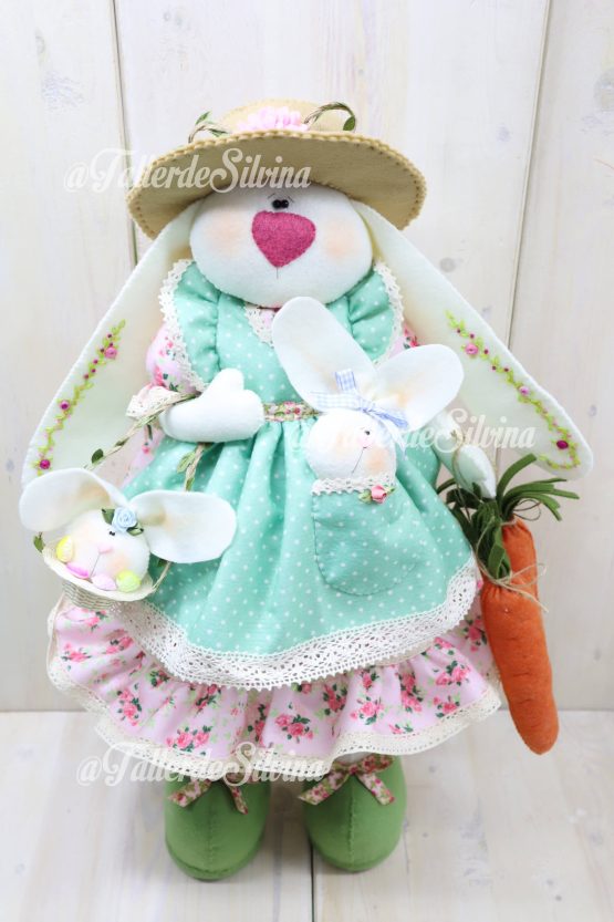 Mama Coneja  "Violeta"