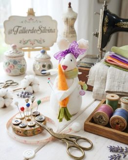 Alfiletero Porta Metro Conejita – Kit de manualidades en Paño Lency