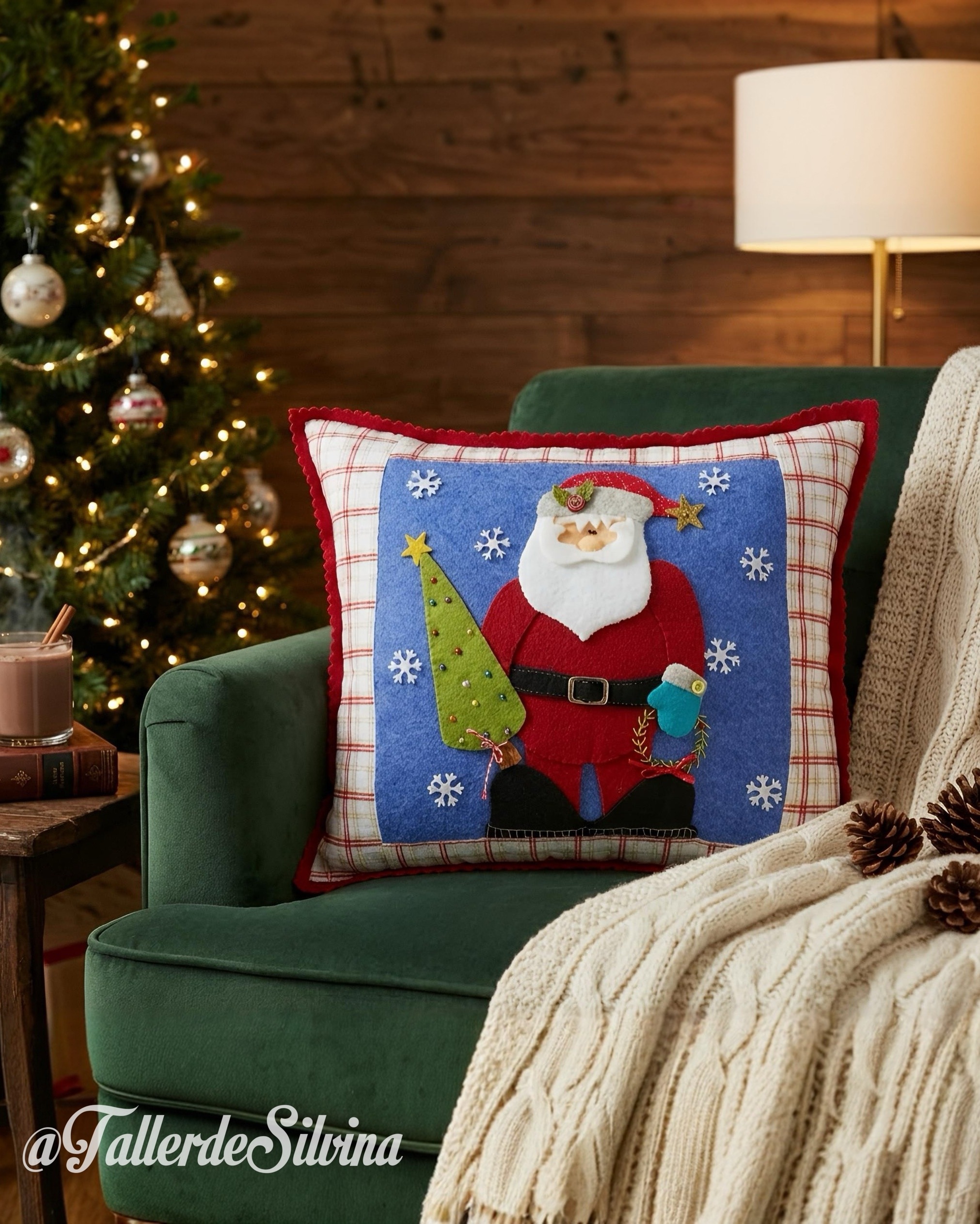 Cojín Cuadritos Noel – Kit navideño en paño lency